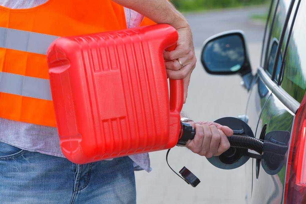 Emergency fuel delivery to a car in Woodstock